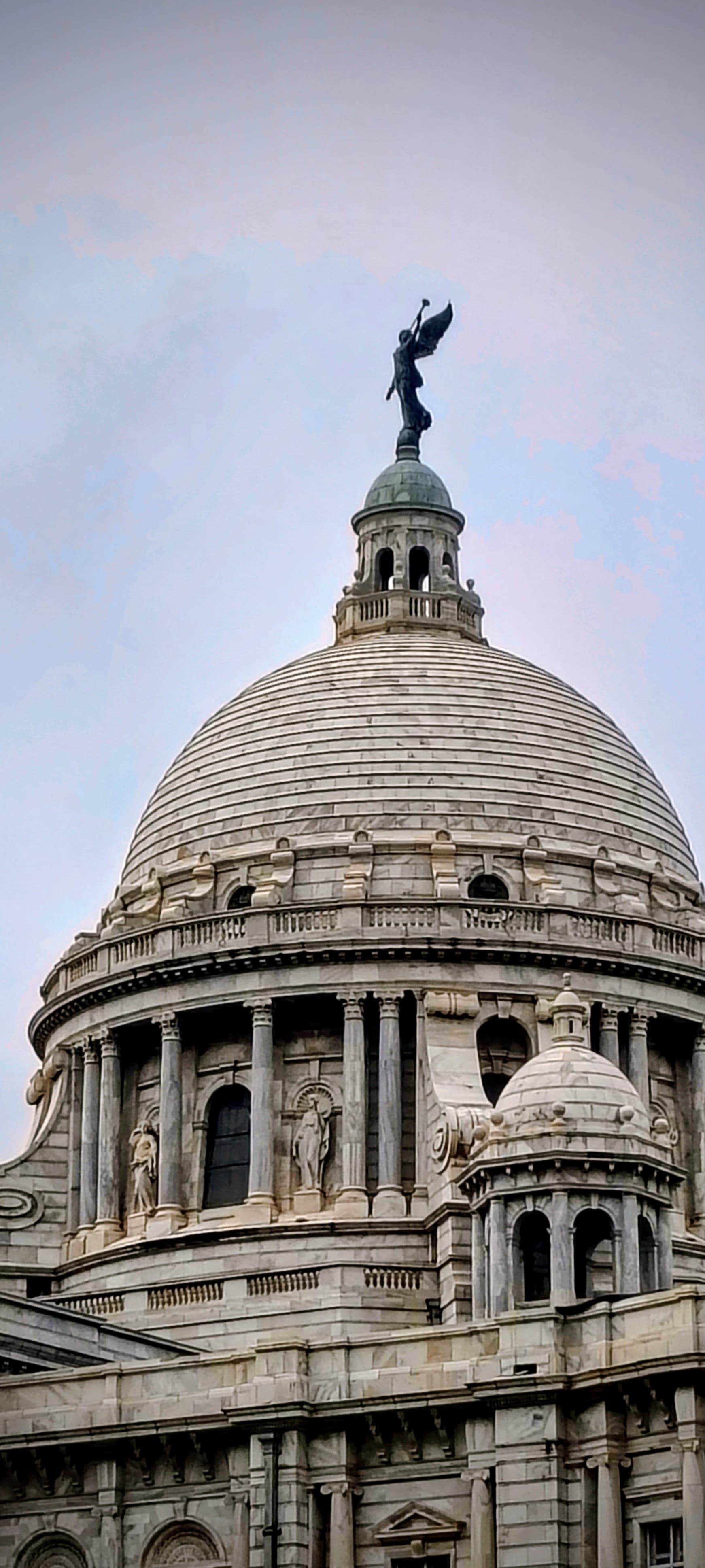 A quiet frame of everyday beauty — simple moments, soft light, and a calm that speaks louder than words